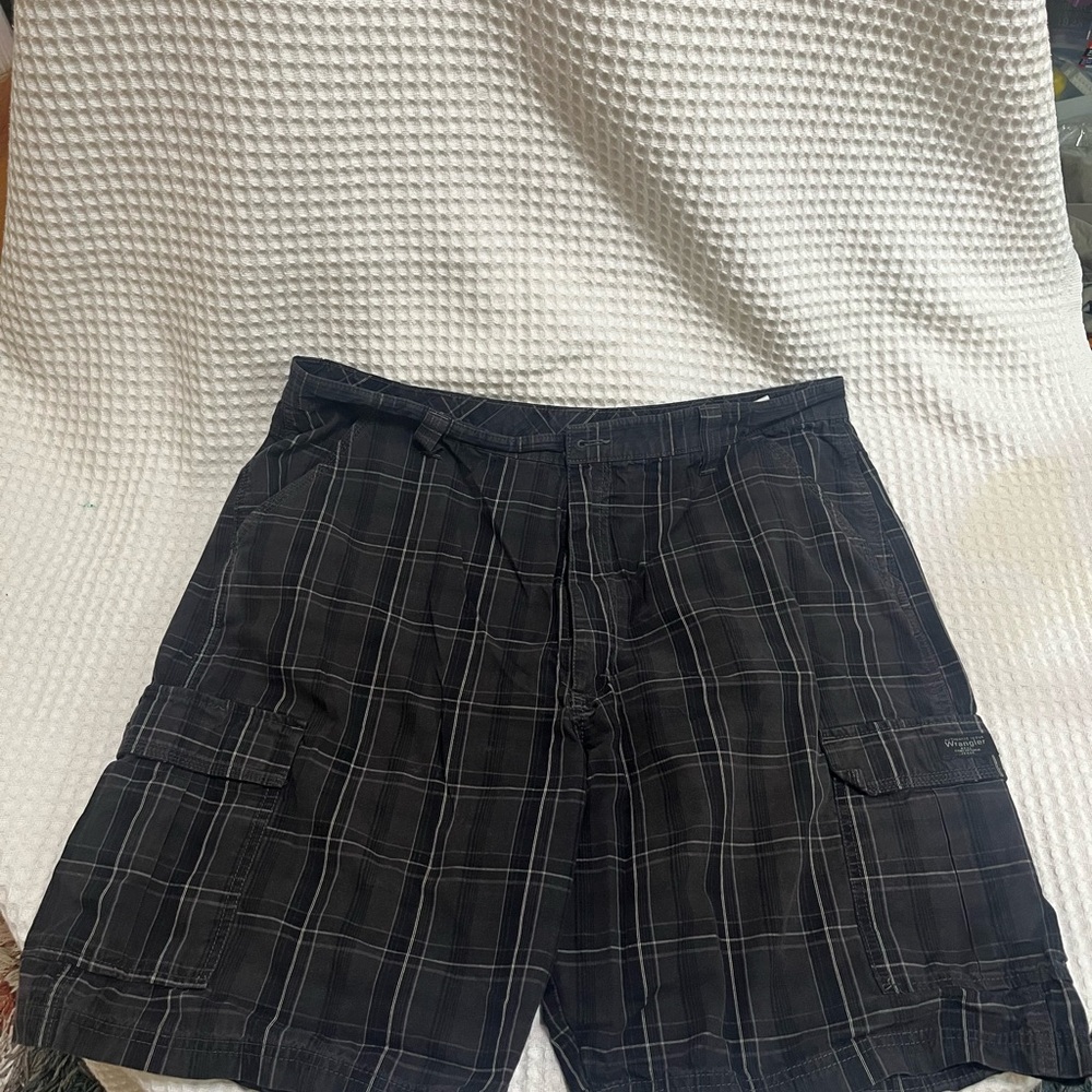 Wrangler Men’s Black Plaid Cargo Shorts